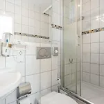 6, Direkt Am Bahnhof Apartament *