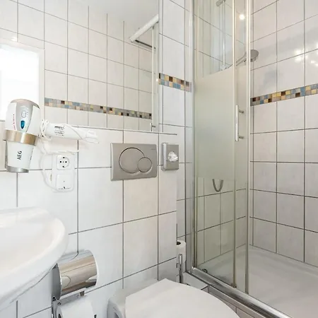 6, Direkt Am Bahnhof Apartment *