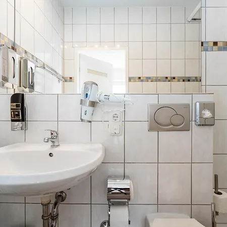 6, Direkt Am Bahnhof Apartment *